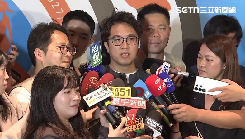 沈伯洋表示,現在許多政治人物對此曖昧不明,必須要告訴大家「這沒有在分黨派」,應該有更完整的法制面對跨國鎮壓,很可惜每次在立法院提起時都很難被重視。(圖/翻攝畫面)