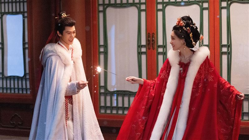 孟子義「拉衣領」撩李昀銳　親密畫面曝光