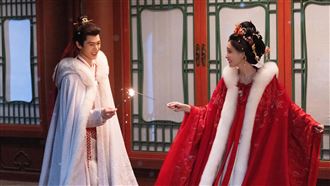 孟子義「拉衣領」撩李昀銳　親密畫面曝光
