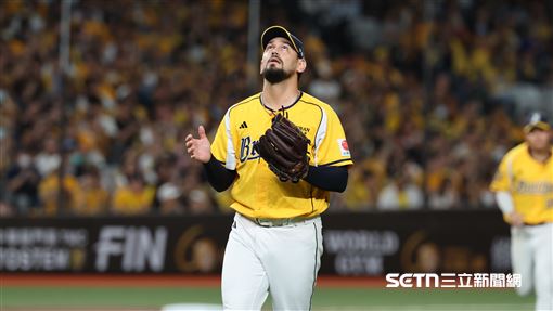鄭浩均4.1局失4分退場　勝騎士中繼登板！