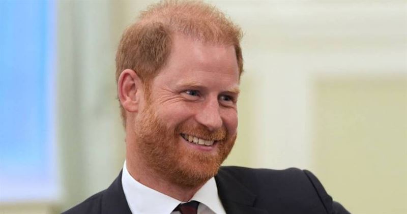 英國哈利王子近日接受《GQ》雜誌專訪,坦言希望修復與父親查爾斯三世及哥哥威廉王子之間的緊張關係。(圖/達志/美聯社)