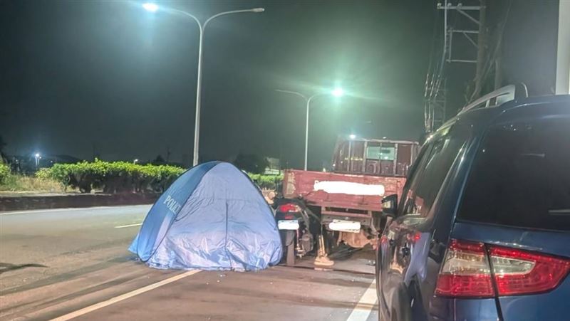 嘉義東石深夜車禍！女騎士撞大貨車尾身亡