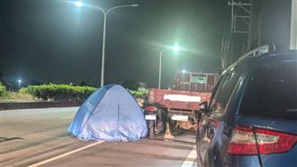嘉義東石深夜車禍！女騎士撞大貨車尾身亡