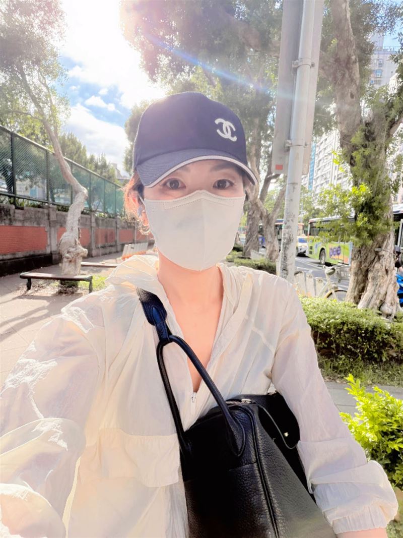 知名律師李怡貞經常透過社群平台評論時事，發言風格犀利。（圖／翻攝自臉書）
