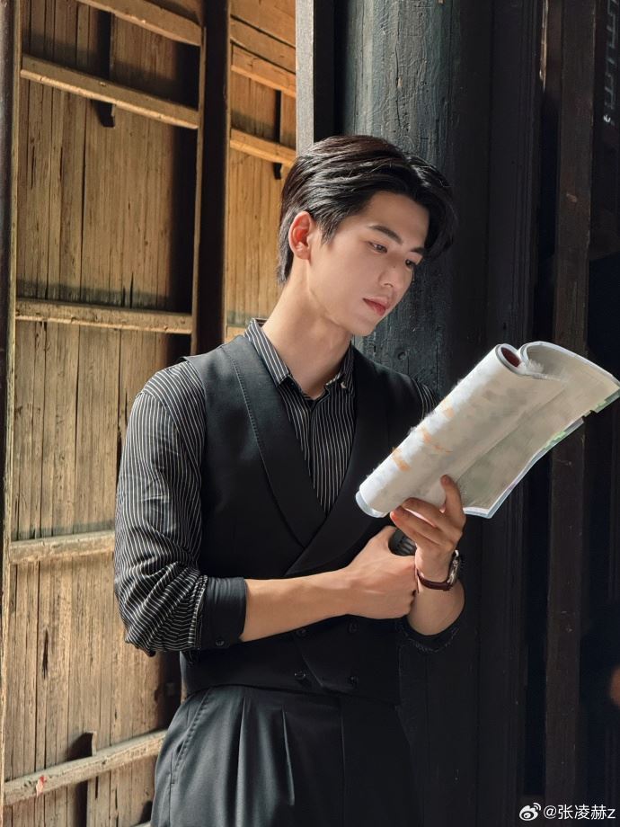 中國男演員張凌赫憑藉多部熱門古裝與現代影視作品累積極高人氣。(圖/翻攝自微博 @张凌赫z)