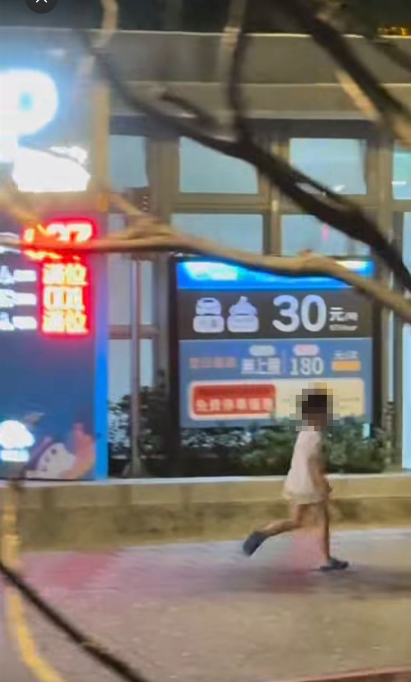 台北市松山區巷弄內有民眾目擊一名男子追著騎機車的「爸爸」。(圖/翻攝自threads@vg413)