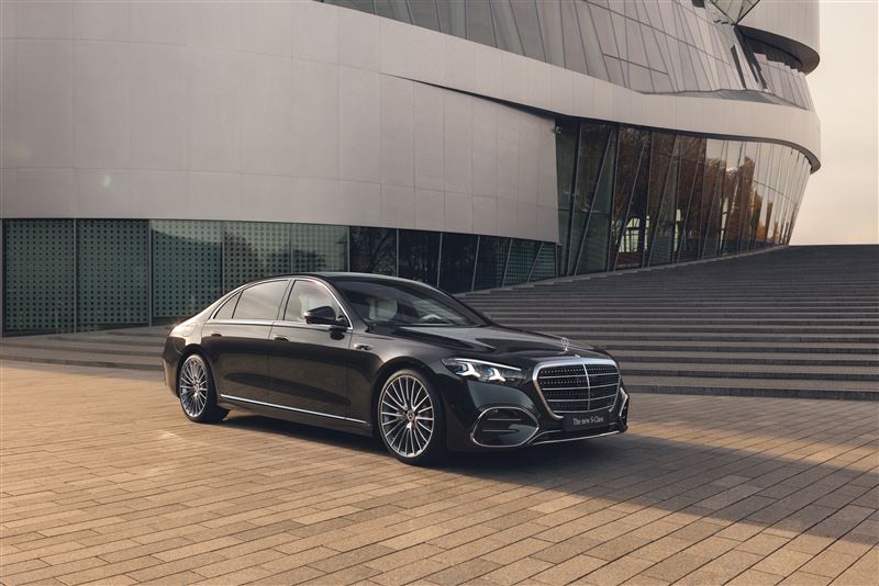 Mercedes-Benz十月購車禮遇,全新S-Class期間限定超安心租賃方案。(圖/Mercedes-Benz提供)