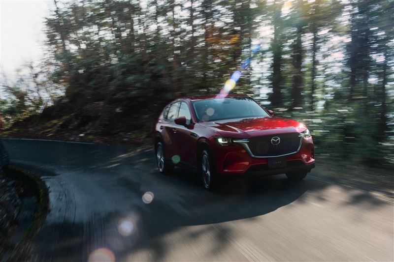 頂規33T AWD Premium Sport則搭載直列六缸渦輪引擎。(圖/Mazda提供)