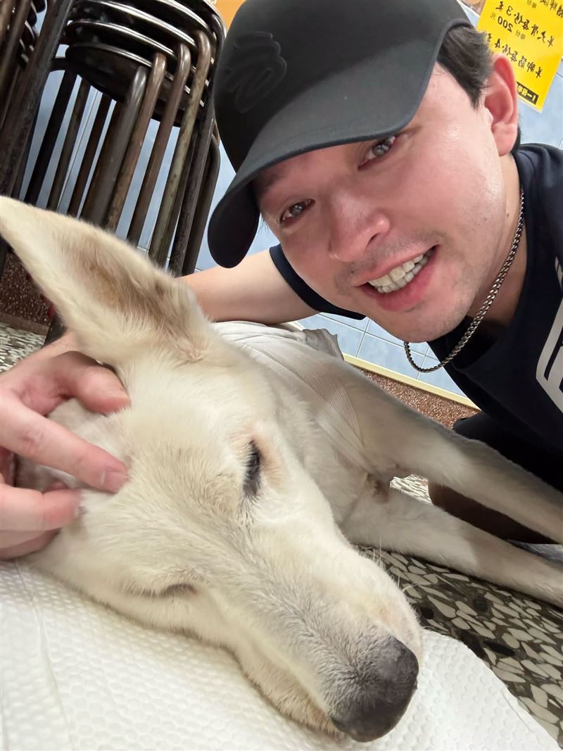李子森愛犬逝世。（圖／翻攝自李子森臉書）