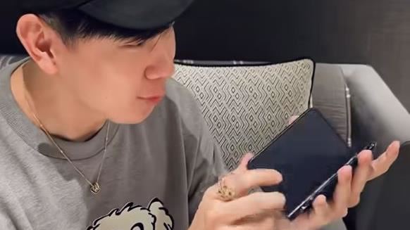 林俊傑開箱iPhone Duo！驚人反應全曝光