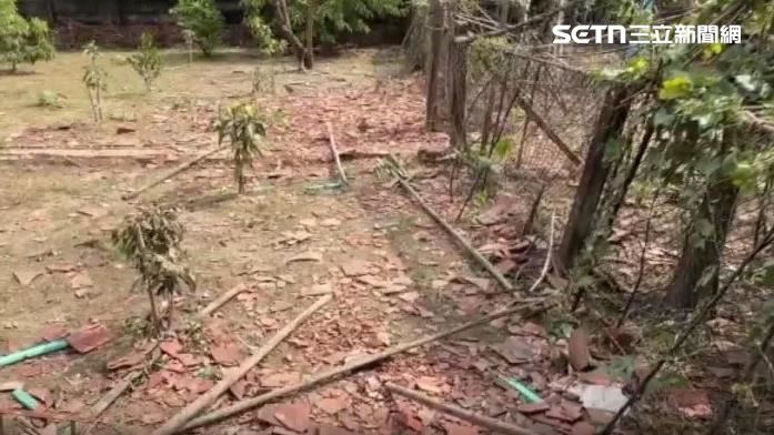 屋瓦還飛到隔壁民宅