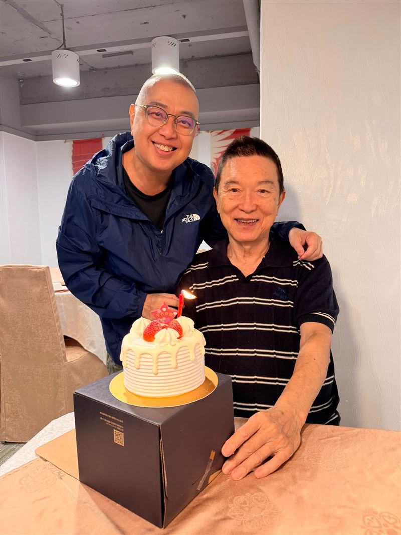 范鴻軒剛過完80歲生日狀況不錯，連走路速度都相當快。（圖／翻攝自製作人楊紹鴻臉書）