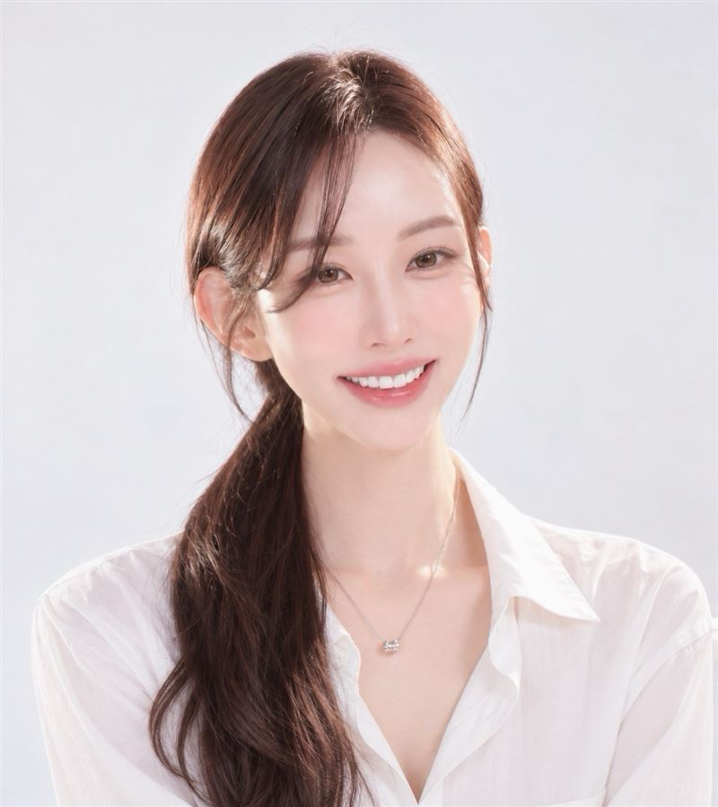 金賢重前女友崔女以藝名「SeeU(시유)」正式出道進軍直播圈。(圖/翻攝自韓網)