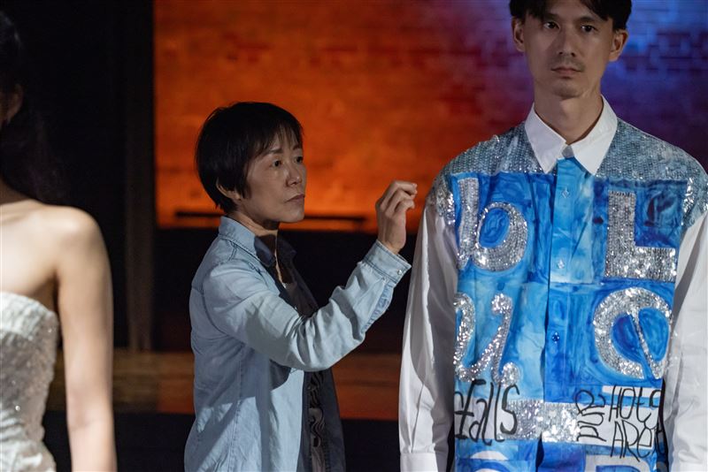 崔苔菁、鄧麗君、周杰倫、蔡依林、告五人等無數明星演出服都出自他們之手。(圖/文化總會提供)