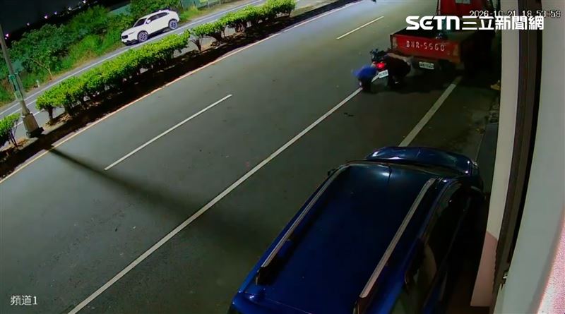 撞違停貨車畫面曝光！19歲女頭部重擊亡
