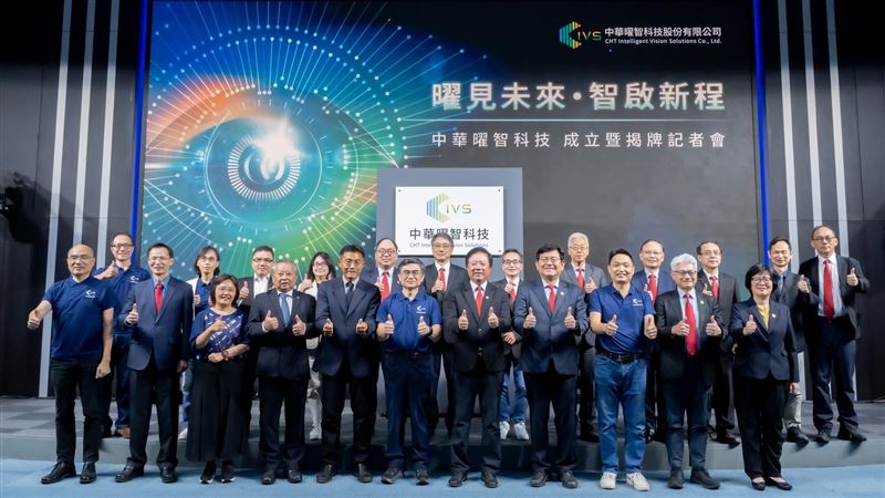 雙喜臨門！中華電小金雞中華曜智今揭牌