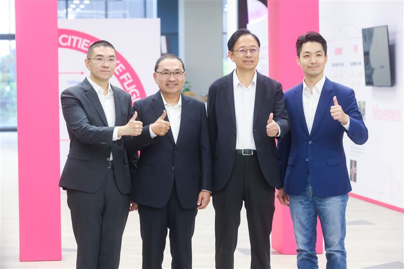 薔琵颱風來勢洶洶!北北基桃四市22日晚間八時宣布是否停班課訊息。(圖/新北市政府提供)