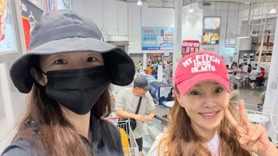 颱風前李多慧素顏急囤糧！粉絲認不出女神