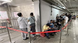 不畏颱風！好市多iPhone Duo 5分鐘賣完