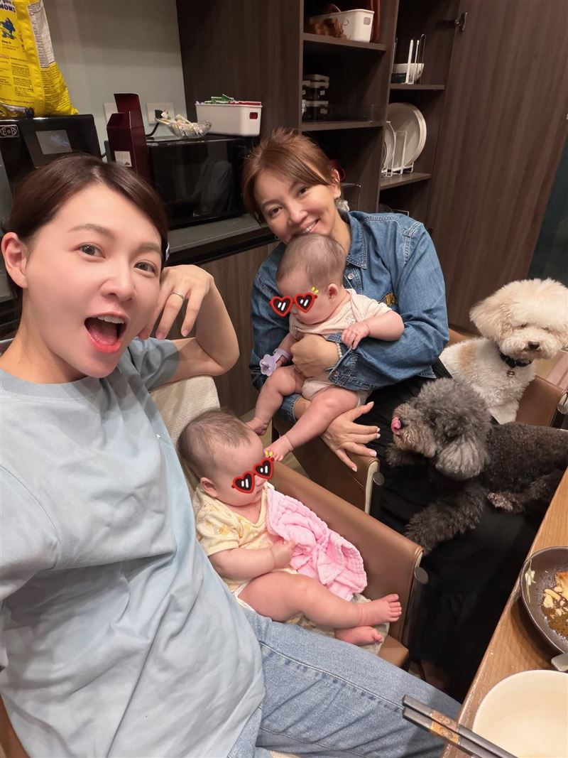 李佳綺曬出與謝京穎女兒們的合照。（圖／翻攝自李佳綺臉書）