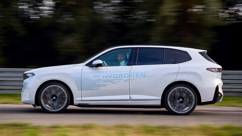 產版預計標配xDrive四輪驅動與M Sport套件。(圖/翻攝BMW網站)