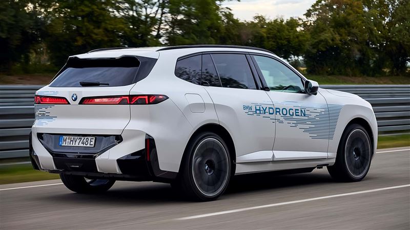 BMW iX5 Hydrogen原型車正在德國與法國測試。(圖/翻攝BMW網站)