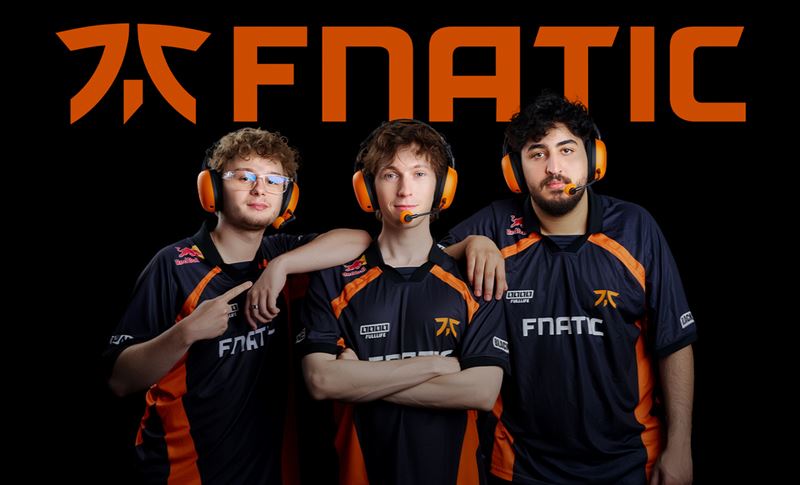 Sony與全球知名電競戰隊Fnatic合作推出INZONE H9 II Fnatic配色版，結合職業選手的專業回饋和Sony頂尖音訊技術，提供玩家絕佳的遊戲體驗。（圖／台灣索尼提供）