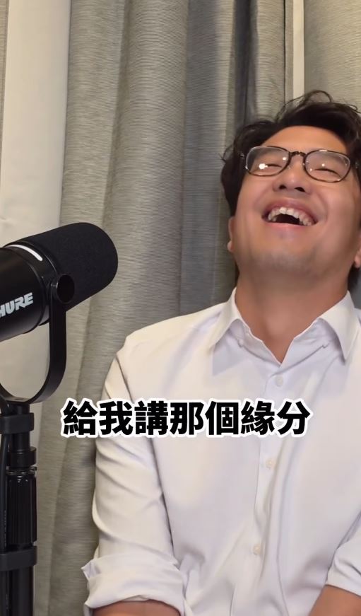 沈伯洋登上《揪某聊》。(圖/翻攝自IG @jomotalk)