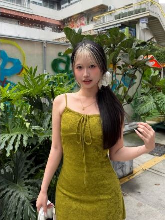 耳機妹被爆私會派翠克。(圖/翻攝自IG)