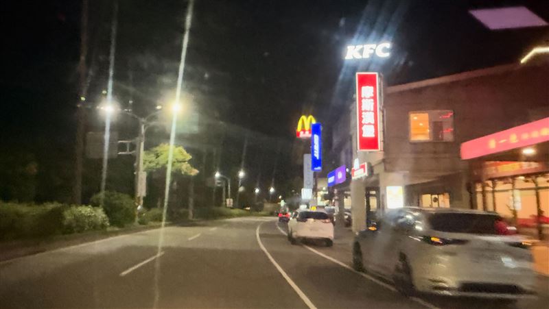 網傳大甲麥當勞招牌掉落　警急澄清：AI照