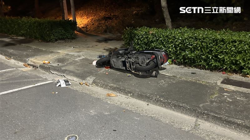 撐著病痛騎車…爸「雙載9歲女兒」自撞亡