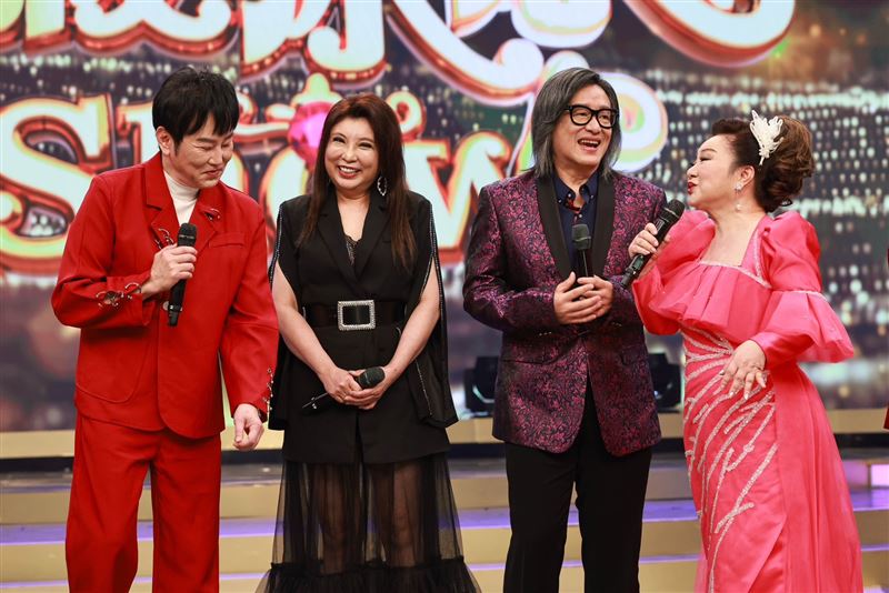 陽帆(左起)、陳思安、施文彬、白冰冰同台合照。(圖/民視提供)