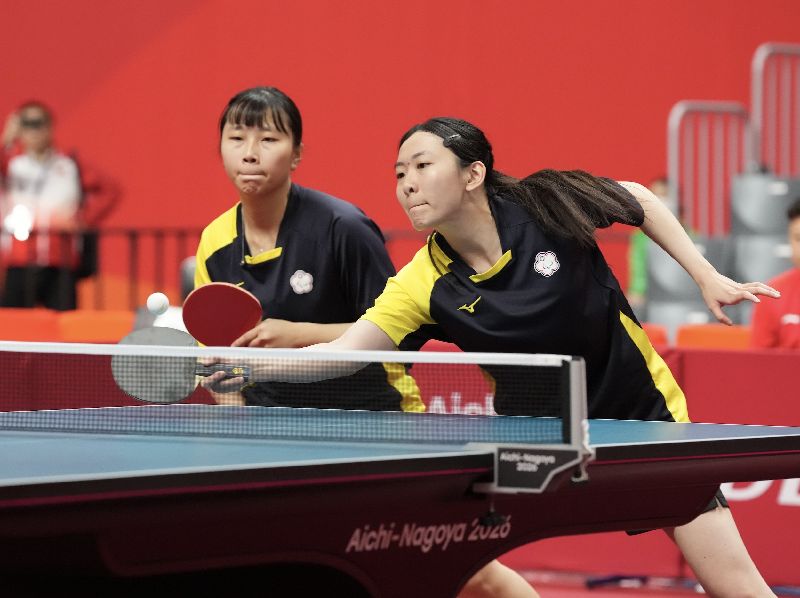 2026名古屋亞帕運，台灣組合林姿妤（右）與田曉雯（左）拿下桌球女雙WD20級金牌。（運動部提供）