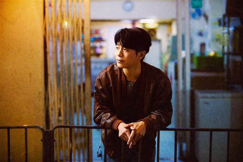 韋禮安推出首支粵語歌曲〈毫無代價唱我自己的歌〉。(圖/索尼音樂提供)