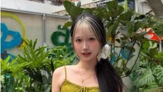耳機妹身分曝　昔直播意外入鏡長超正爆紅