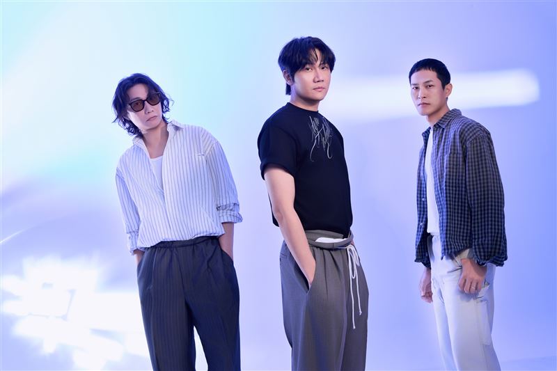 宇宙人方Q（左起）、小玉、阿奎分享生日經驗。（圖／相信音樂提供）