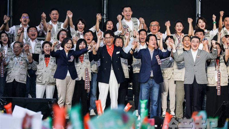 游淑慧稱沈伯洋不找賴站台　他貼合照反駁