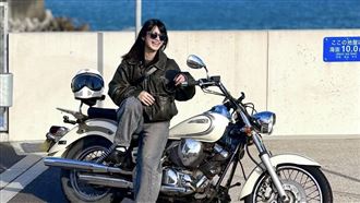 女星騎車載年下男約會爆戀情　公司回應了