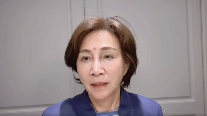 巨型看板遭強風吹垮壓毀車輛！議員道歉了
