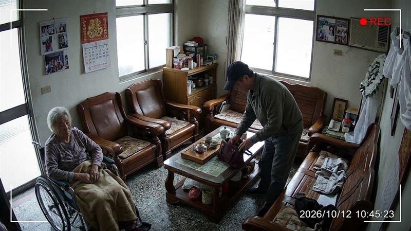 誇張！里長無視失智妻偷喪家