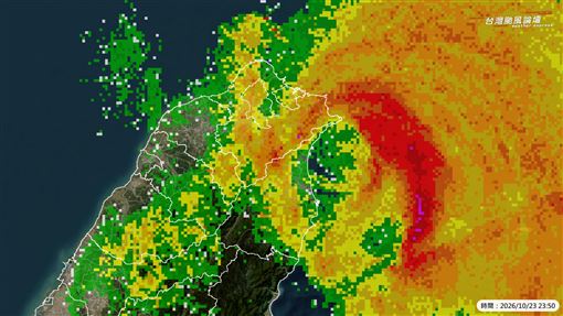 薔琵凌晨「掠過」南方澳！全台颱風假一覽