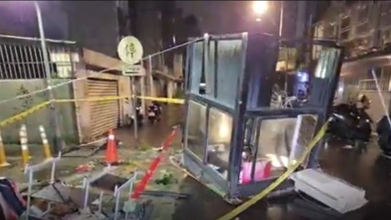 薔琵發威！崗哨180度掀翻…如紙片般被毀