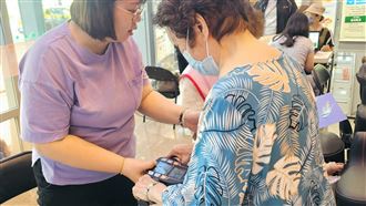 嬤身高突縮水5公分！醫：出現3徵兆恐骨鬆