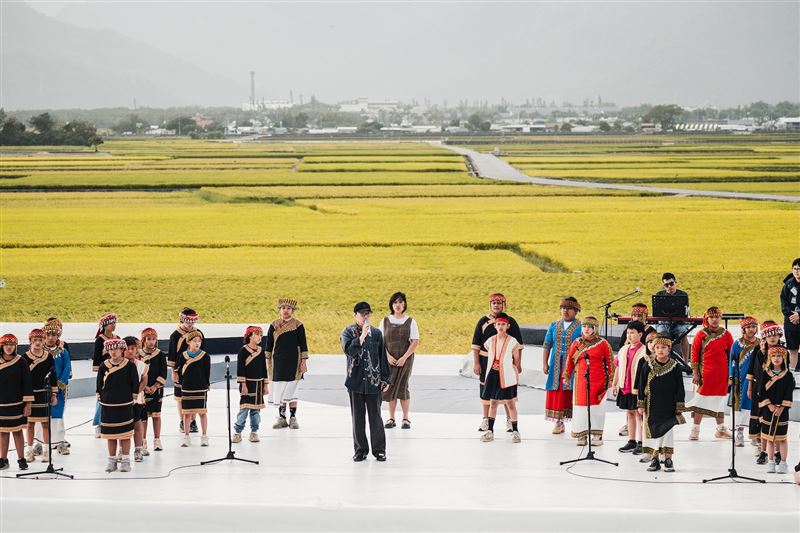 張信哲分享與桃源國小合唱團難得緣分。(圖/潮水音樂提供)