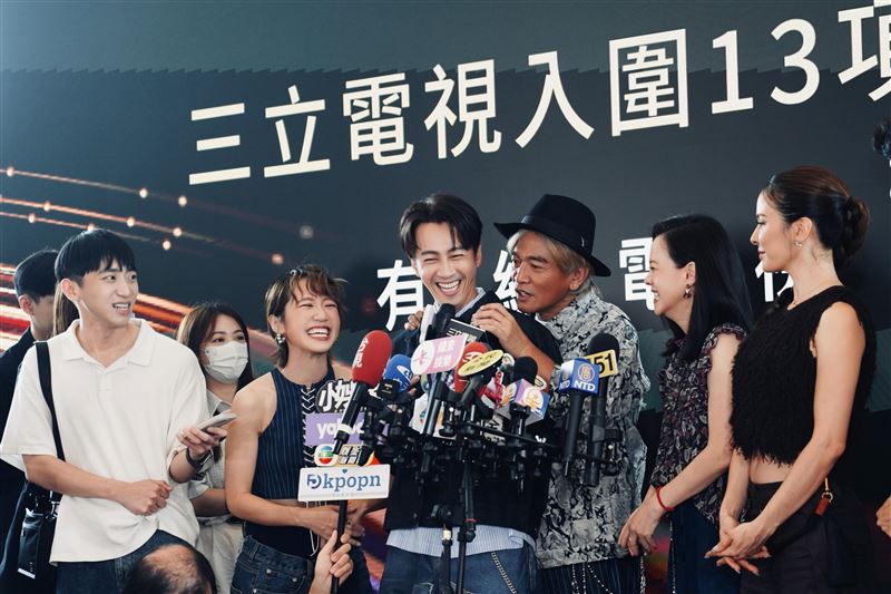 吳宗憲、陳漢典、LuLu再度以《綜藝大熱門》敲響金鐘。（圖／翻攝自陳漢典臉書）