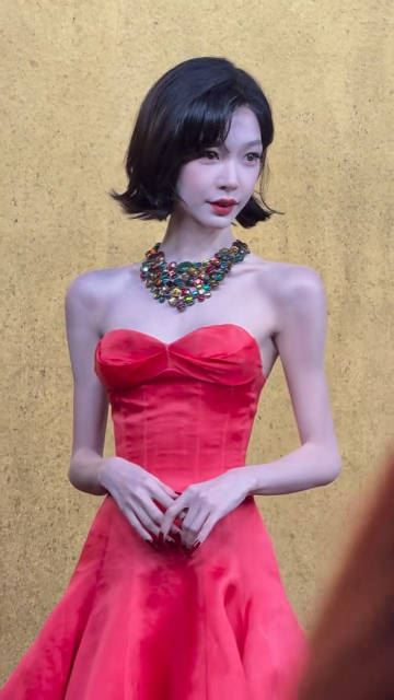 易夢玲因明顯消瘦的身形引發網友熱議。（圖／翻攝自微博）
