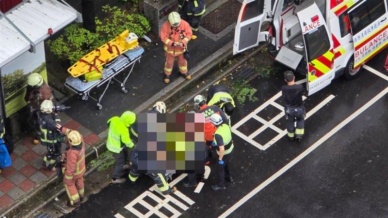 新北新莊中原東路某工地,發生電梯高處墜落事故,造成現場2名男性工人墜地,當場OHCA失去生命跡象。(圖/翻攝畫面)
