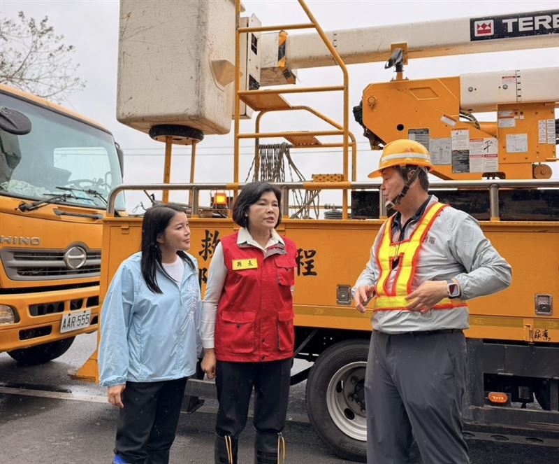 薔琵颱風重創雲林,多處傳出農損與停電災情,立委張嘉郡聯手縣長張麗善勘災。(圖/翻攝畫面)