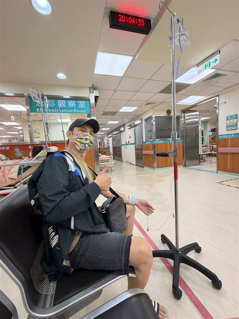 蘇炳憲颱風夜因急性腸胃炎送醫。(圖/翻攝自蘇炳憲臉書)