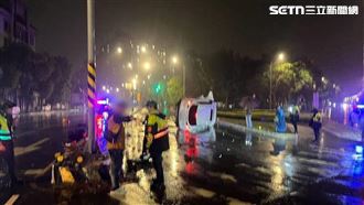 薔琵風強雨大　他開車自撞分隔島翻覆